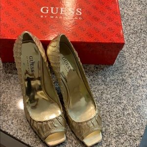 Gold  Guess pumps